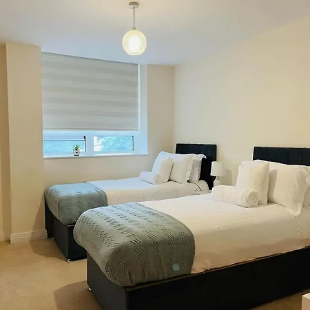 Modern Comfort Flat Town Centre Up To 8 People Stevenage Exterior photo