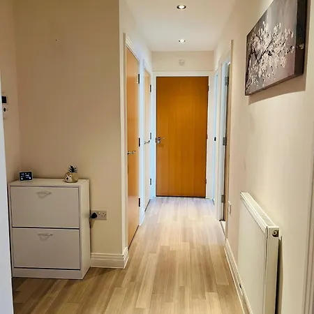 Modern Comfort Flat Town Centre Up To 8 People Stevenage Exterior photo