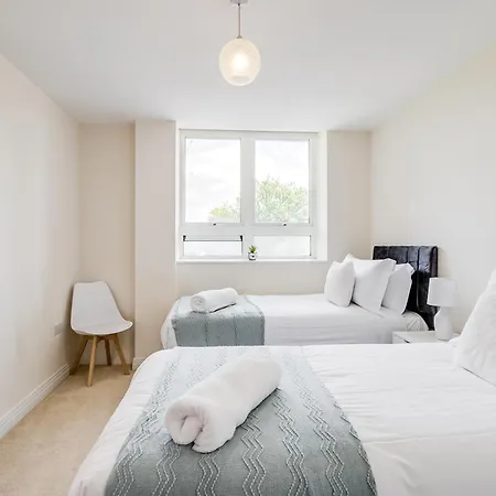 Modern Comfort Flat Town Centre Up To 8 People Stevenage Exterior photo