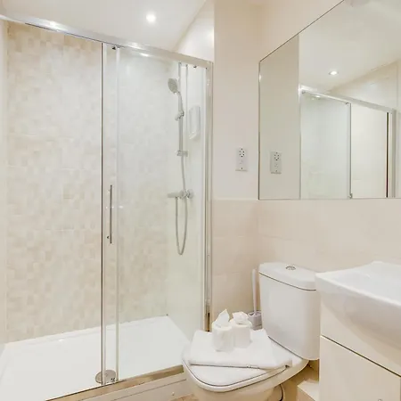 Modern Comfort Flat Town Centre Up To 8 People Stevenage Exterior photo