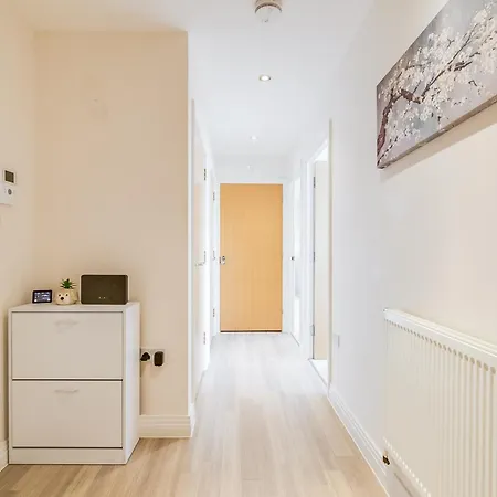 Modern Comfort Flat Town Centre Up To 8 People Stevenage Exterior photo