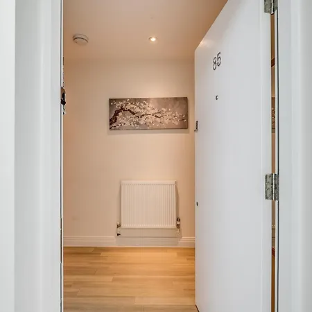 Modern Comfort Flat Town Centre Up To 8 People Stevenage Exterior photo