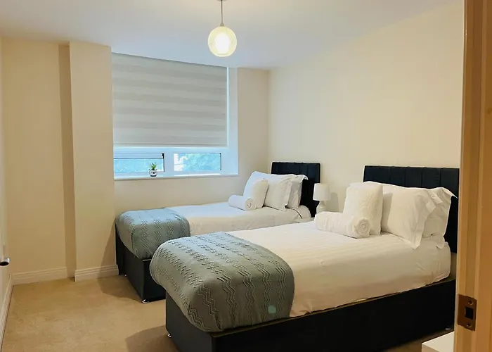 Modern Comfort Flat Town Centre Up To 8 People