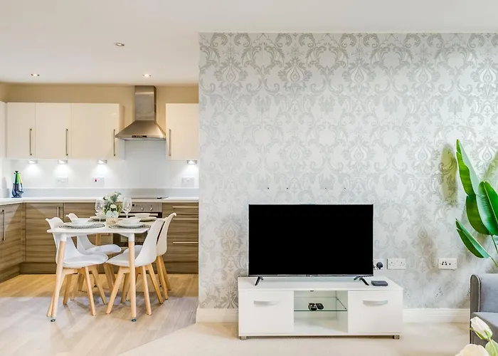 Modern Comfort Flat Town Centre Up To 8 People