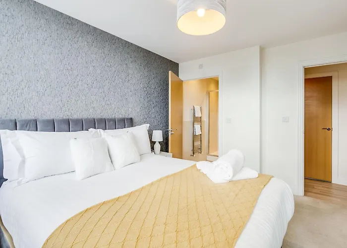 Modern Comfort Flat Town Centre Up To 8 People