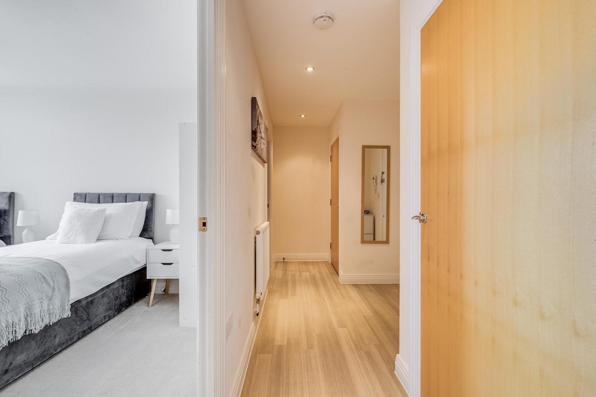 Modern Comfort Flat Town Centre Up To 8 People