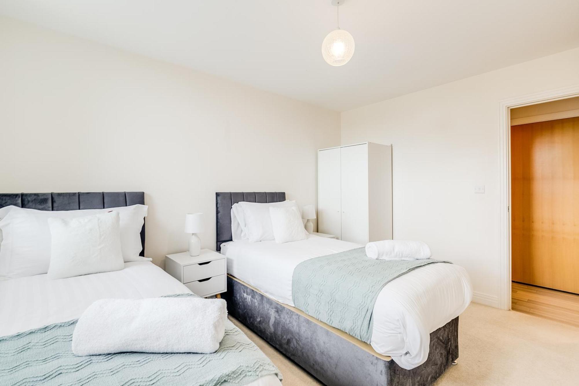 Modern Comfort Flat Town Centre Up To 8 People Apartment