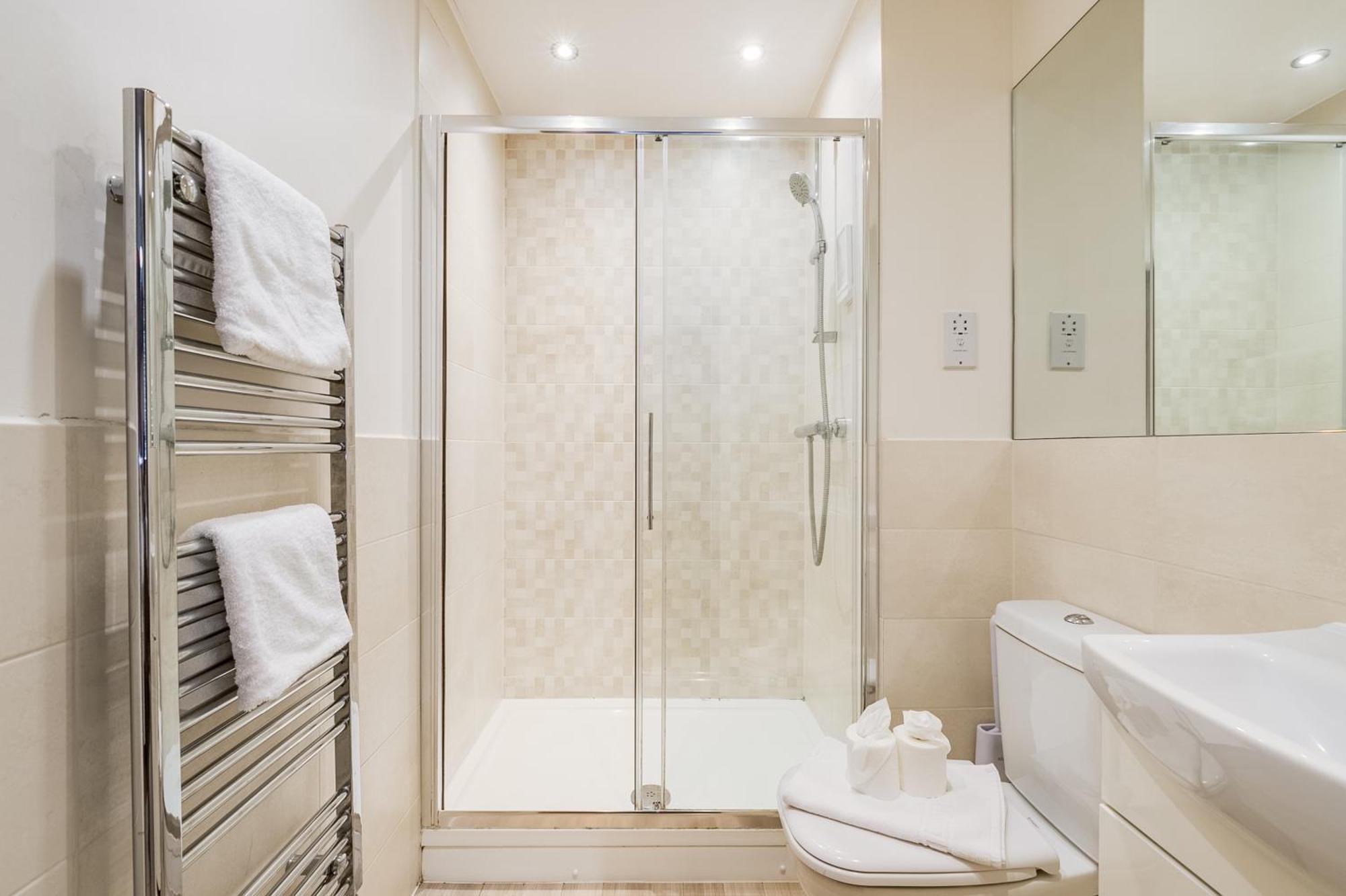 Apartment Modern Comfort Flat Town Centre Up To 8 People *
