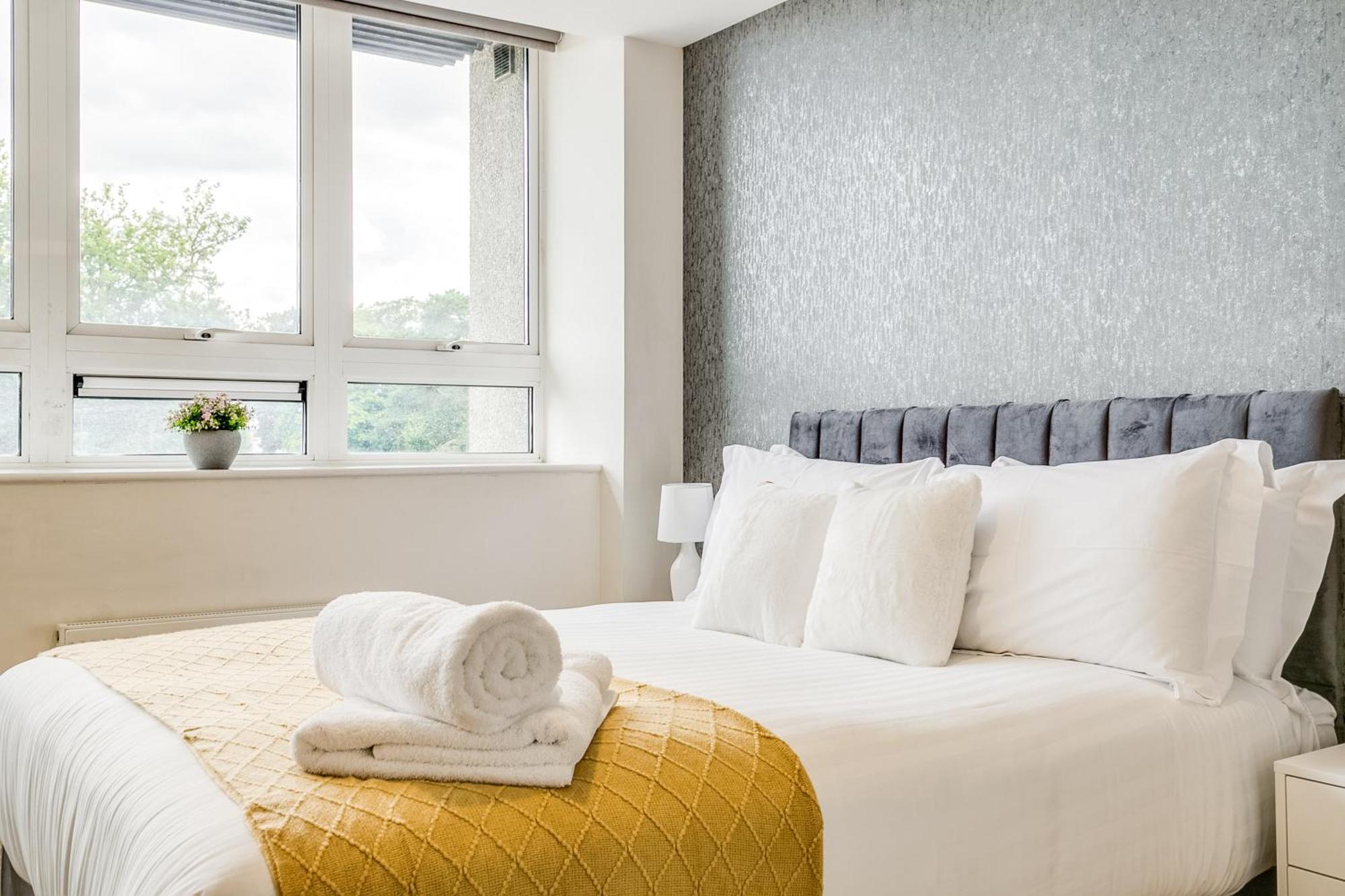 Modern Comfort Flat Town Centre Up To 8 People *