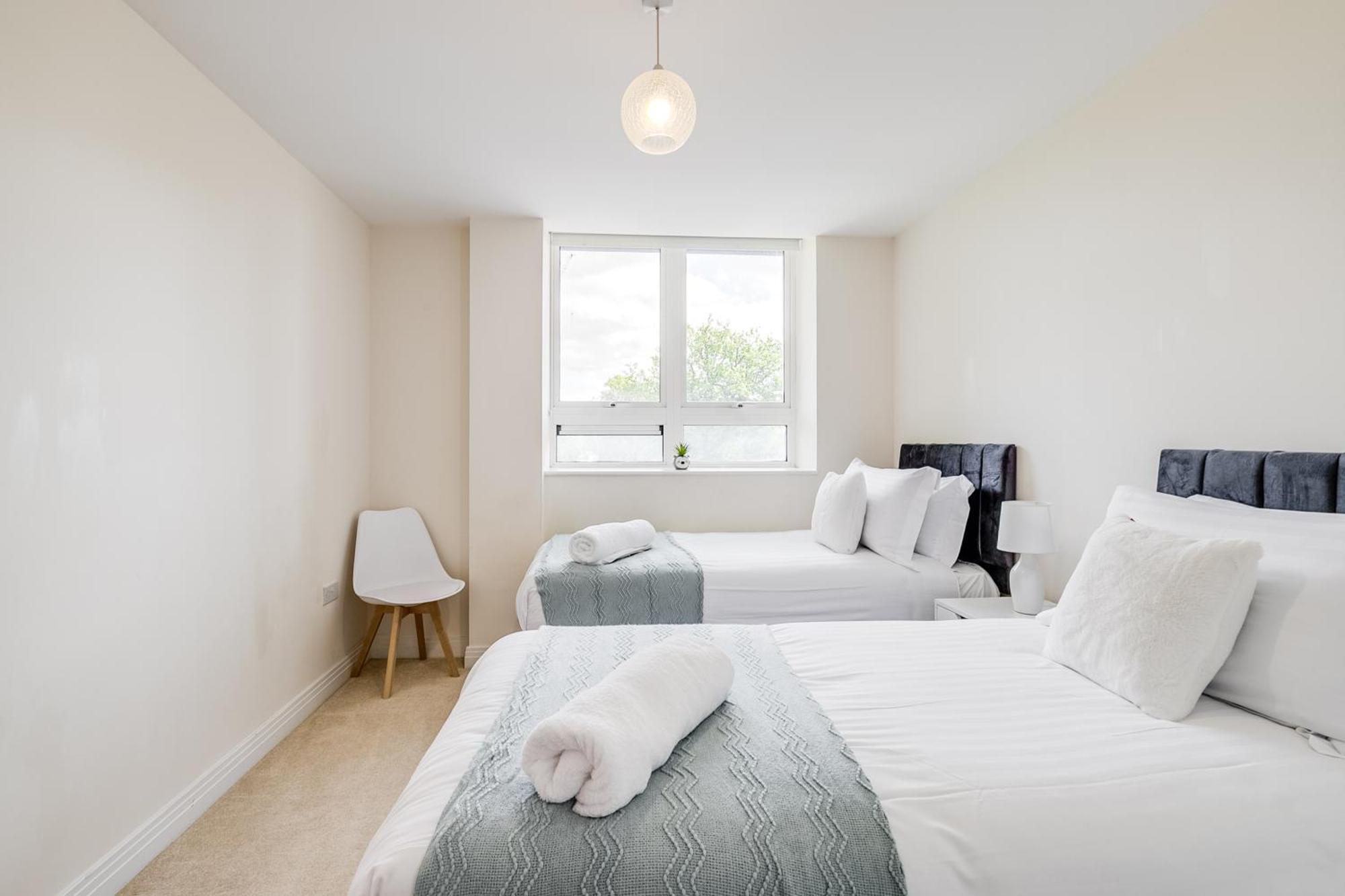 Modern Comfort Flat Town Centre Up To 8 People