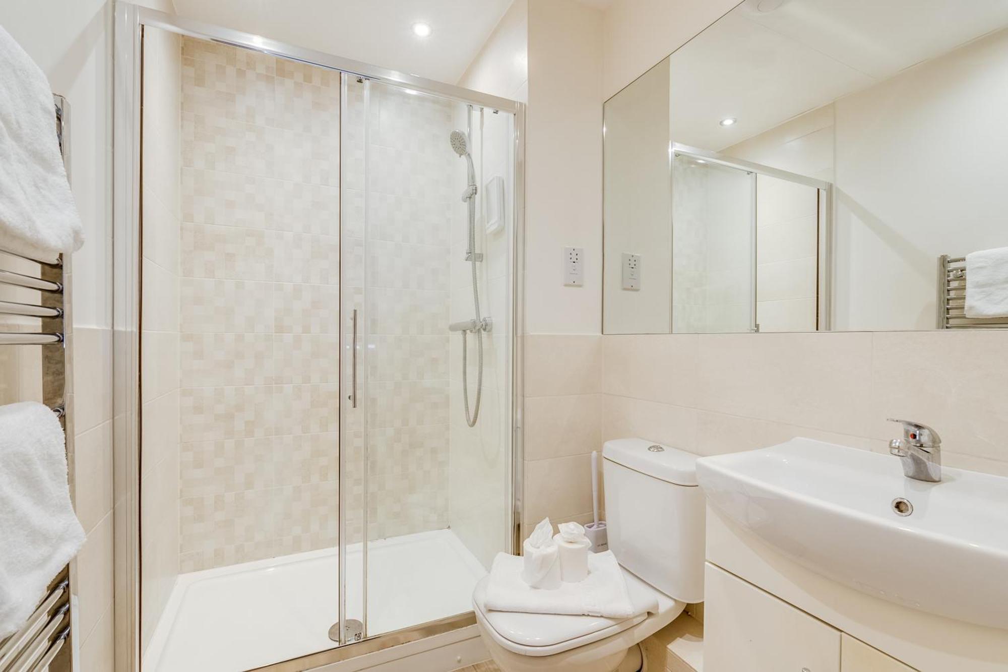 Apartment Modern Comfort Flat Town Centre Up To 8 People *