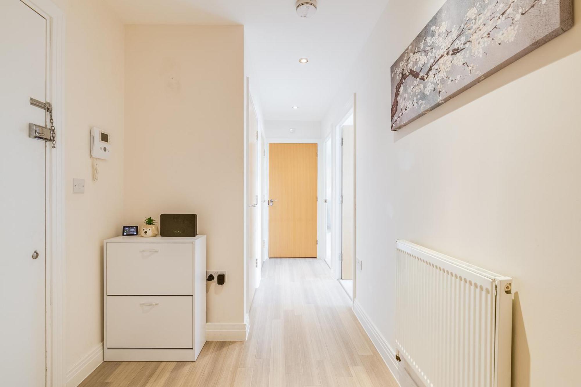 Modern Comfort Flat Town Centre Up To 8 People
