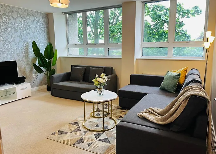 Modern Comfort Flat Town Centre Up To 8 People